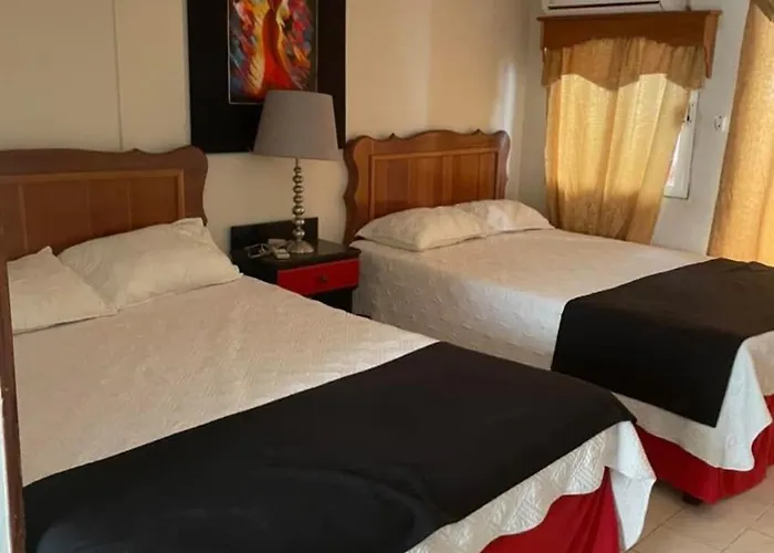 Hotel Spindrift & Golf Cart 3*