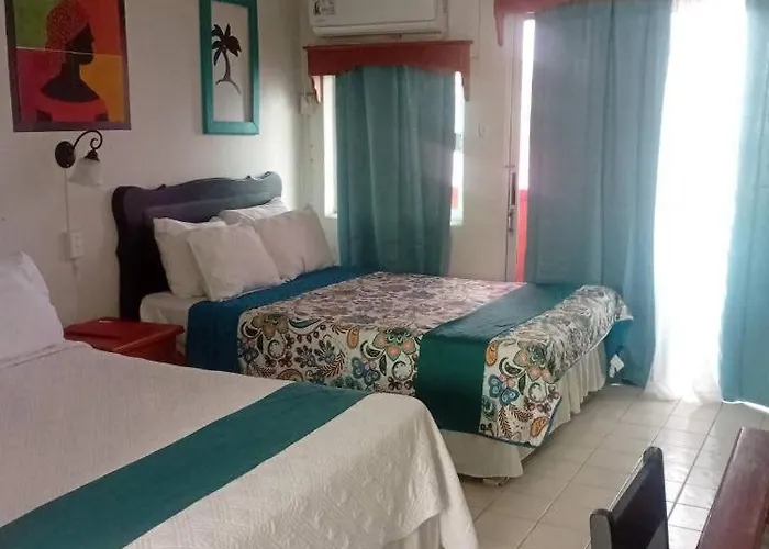 Spindrift & Golf Cart Hotel San Pedro (Ambergris Caye)