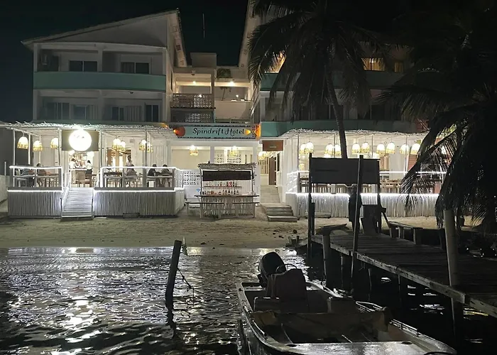 Hotel Spindrift & Golf Cart 3*